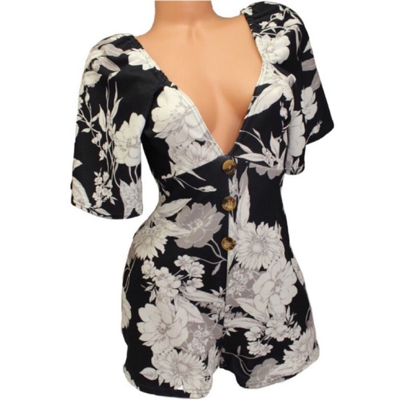 🌸New🌸 Boohoo Floral Romper Size 6 NWT - Picture 3 of 3